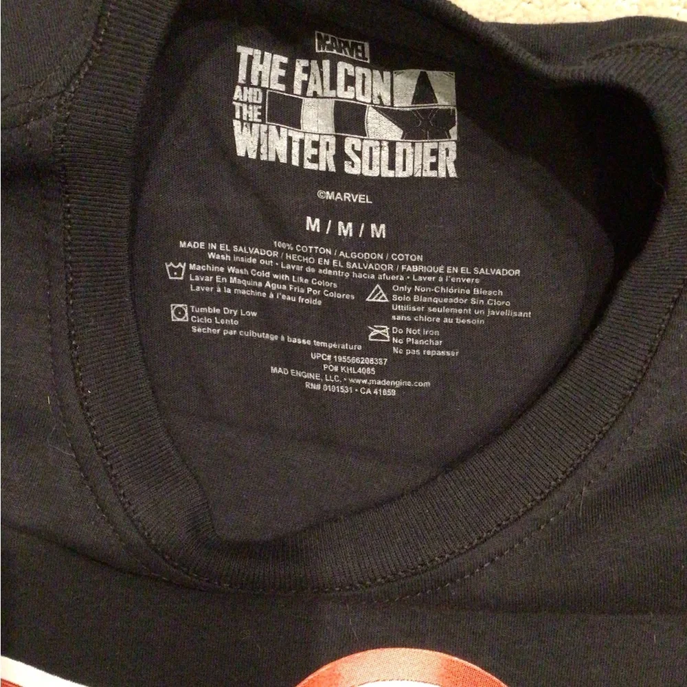 Marvel T-Shirt - Picture 2 of 2